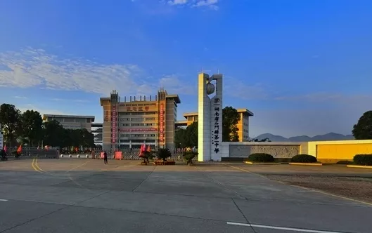 湖南省临澧县**中学